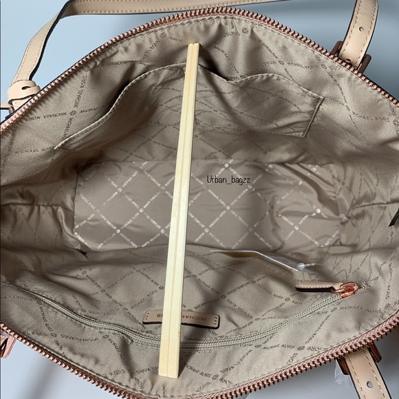 Michael Kors Ciara Large Top ZIP Tote - Picture 7 of 8